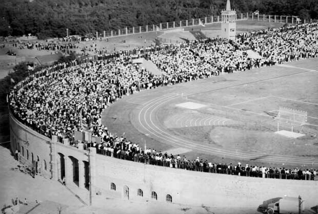 Сталино. Стадион Шахтер. 1951 год