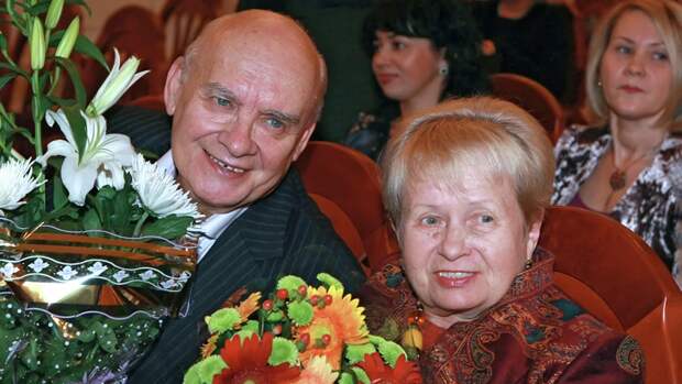 Кто сегодня ухаживает за 96-летней Александрой Пахмутовой и помогает ей справится с одиночеством