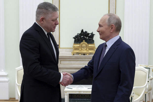 Фицо рассчитывает на встречу с Путиным во время визита в Москву на 9 Мая