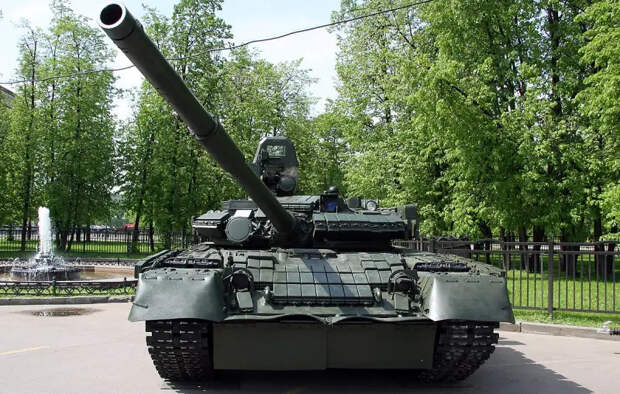 Танки Т-80: ГТД топлива жрёт много — и не последнюю роль в этом играет водитель