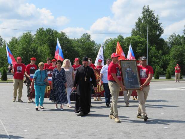 У Ржевского мемориала Советскому солдату прошло торжество в честь патриотического автомарша "Дорогами сибирской славы"