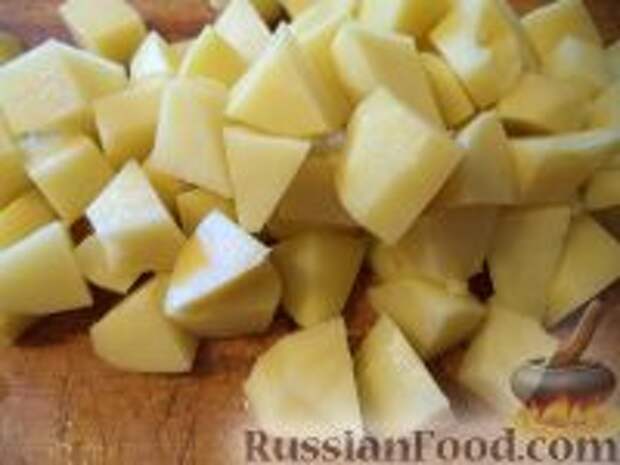 Фото приготовления рецепта: Суп картофельный с хамсой - шаг №3