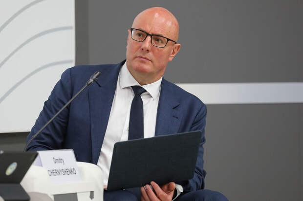 Вице-премьер Чернышенко признался, что травмировал ногу на хоккее