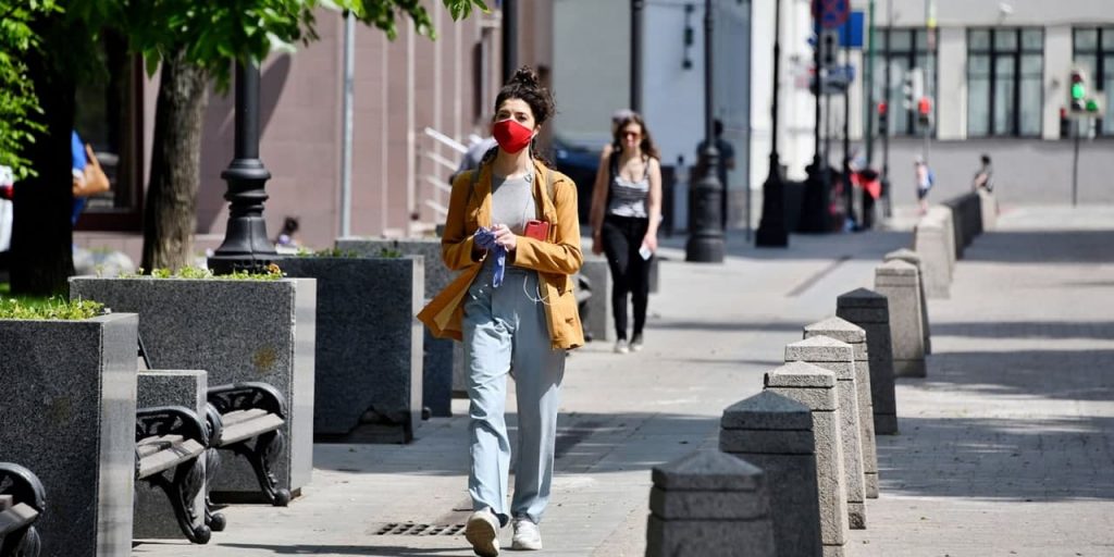 Более 40 нарушителей масочного режима выявили в торговых центрах на северо-западе Москвы 3 июня