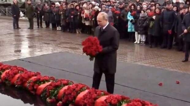 Владимиру Путину показали фрагменты новых фильмов о войне