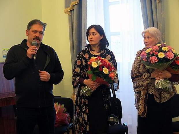 На показе фильма «Граждане Беслана». Слева направо: Вадим Цаликов, Фатима Аликова (Цаликова), В.А. Разумовская – мама героя России Дмитрия Разумовского, погибшего в Беслане