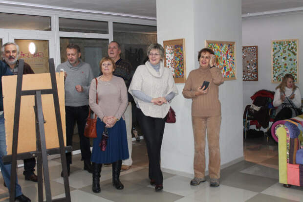 Севастопольские «козероги» открыли выставку  абстракционизма