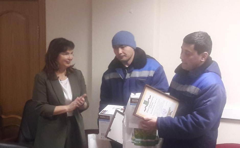 Глава управы Лианозова наградила сотрудников «Жилищника» за помощь школьнику Фото: управа района Лианозово