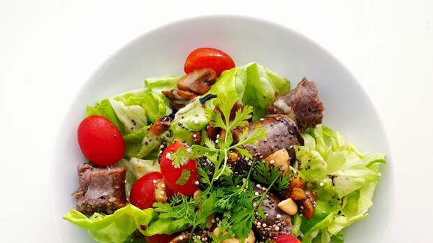 Пять рецептов полезных и вкусных салатов, которые заменят легкий ужин