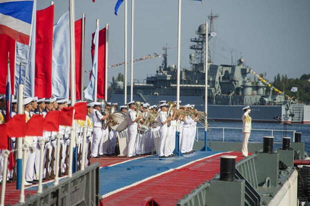 Моряки и артисты готовят сюрприз зрителям на День ВМФ в Севастополе