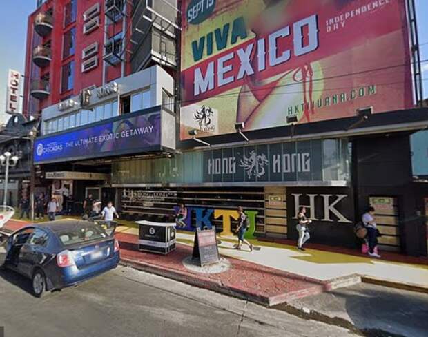 Из храма в притон: калифорнийский епископ прокутил миллион долларов прихожан в борделях Мексики