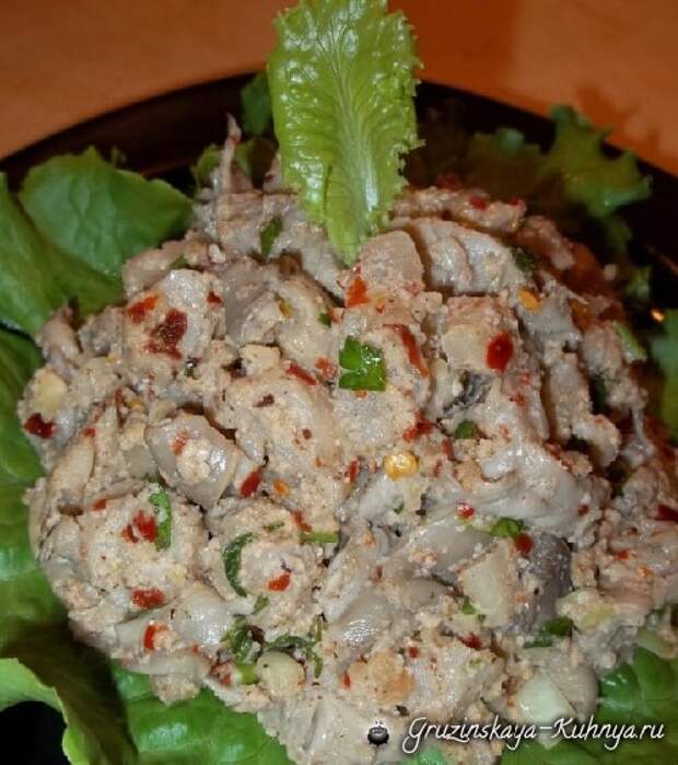 Грибной салат из вешенок с орехами и специями (8)