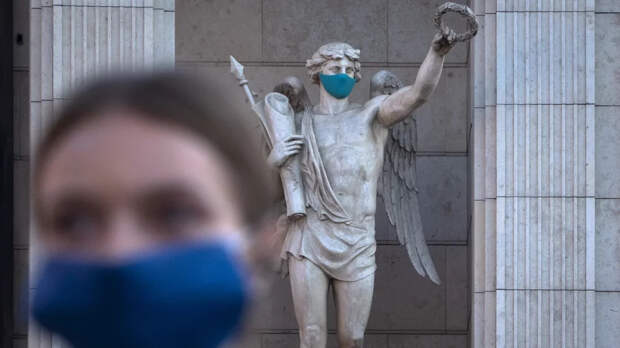 Беглов подписал указ о продлении антиковидных мер в Петербурге еще на год