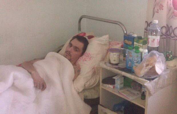 Жители Еманжелинска спасли парализованного парня, от которого отказались жена и мама авария, больница, заработки, помощь, работа