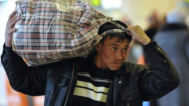 Что мигранты массово скупают у нас и тащат через границу (а мы об этом даже не подозреваем)