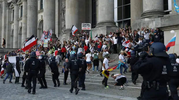 Более 30 полицейских пострадали во время протестов в Берлине