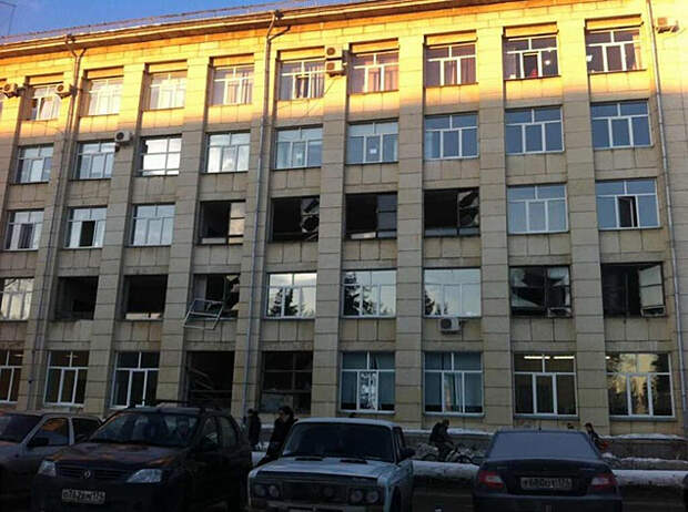 Выбило стекла в щдании Южно-Уральского университета
