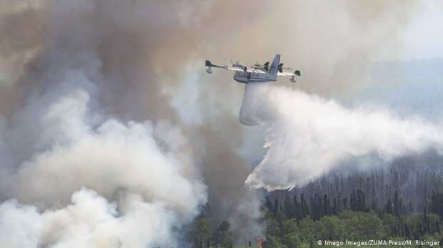 Тушение лесного пожара на Аляске 