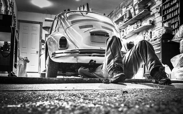 Лежать под машиной — с комфортом! Выбрали лучшую альтернативу старому ватнику