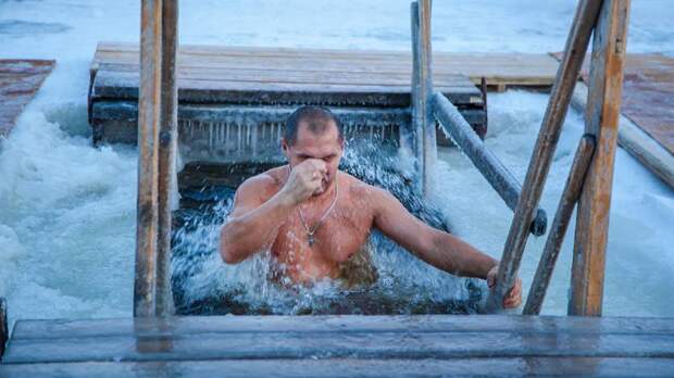 Традиции и места: где окунуться на Крещение в Крыму?