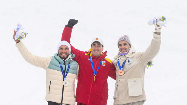 «Надо делать вещи»: Филиппов завоевал серебро в ски-альпинизме в мощнейший снегопад и принёс России первую медаль Игр