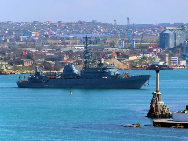 Авиация РФ уничтожила три беспилотных катера ВСУ в Черном море