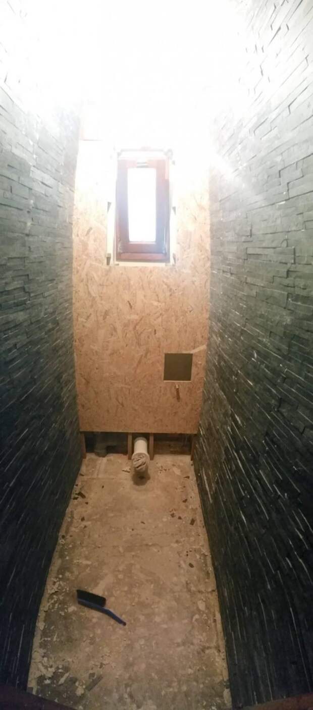 Изогнутая стена превратила крохотный туалет в просторный оазис