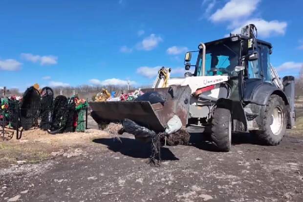 Более 30 КамАЗов мусора вывезли с тамбовских кладбищ перед Пасхой