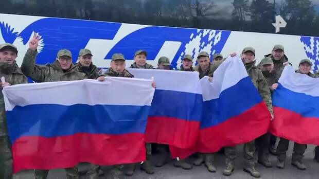 Самолет с освобожденными из плена российскими военными приземлился в Подмосковье