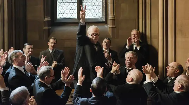 «Художественное изобретение»: Гари Олдмана и создателей фильма «Тёмные времена» обвинили в заимствовании чужих идей