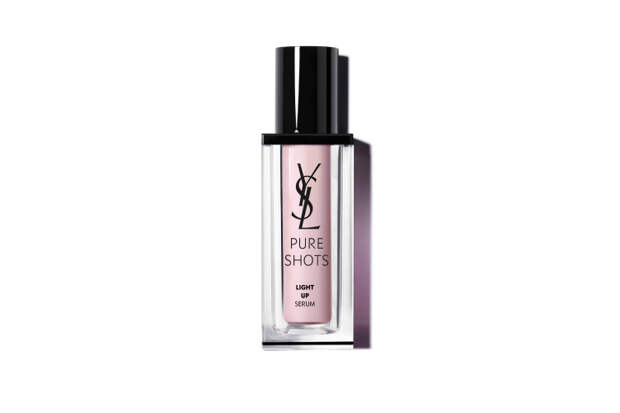 Сыворотка Light Up, Pure Shots, YSL Beauté содержит экстракт корня алтея, который увлажняет кожу, и витамин Cg, помогающий выровнять тон кожи и придать ей сияние