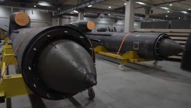 Кадры из производственного цеха ракет «Фламинго» (они же FP-5 Milanion)