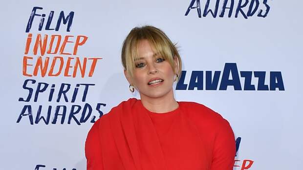 Элизабет Бэнкс повторила вирусный образ известной журналистки