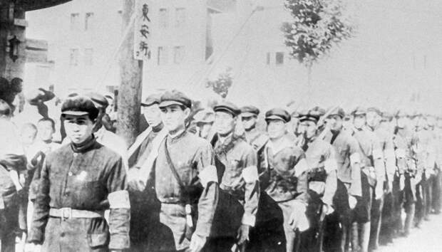Почему в Ухане стоит памятник советским летчикам?
