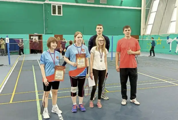Сборная Бабушкинского завоевала серебро на окружном турнире по бадминтону