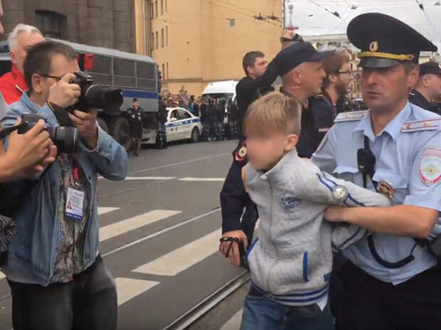 Несовершеннолетнего основателя профсоюза школьников задержали в Санкт-Петербурге Несовершеннолетнего основателя профсоюза школьников задержали в Санкт-Петербурге