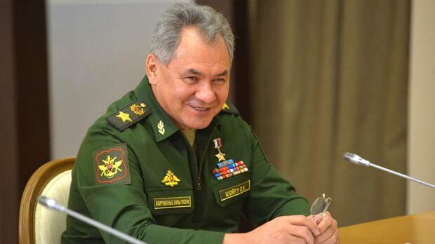 Шойгу поздравил военных с Днем сухопутных войск России