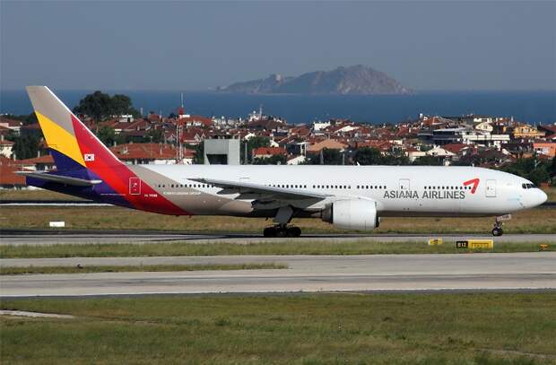 Boeing 777 совершил экстренную посадку в Ханты-Мансийске