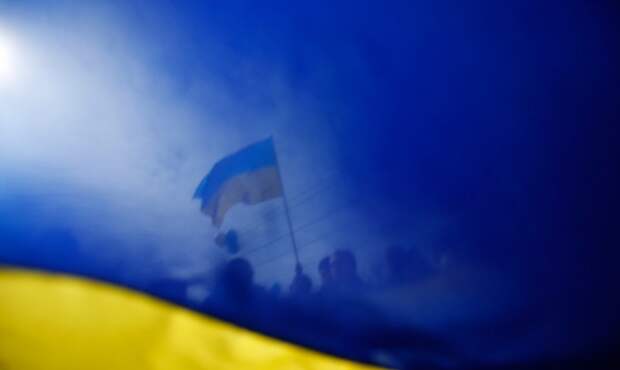 П.Порошенко принял участие в церемонии поднятия государственного флага Украины П.Порошенко принял участие в церемонии поднятия государственного флага Украины