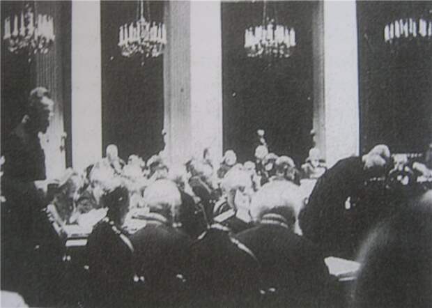 И.Е.Репин. Фотография   торжественного заседания Государственного совета 7 мая 1901 года.    Снято на Кодак.