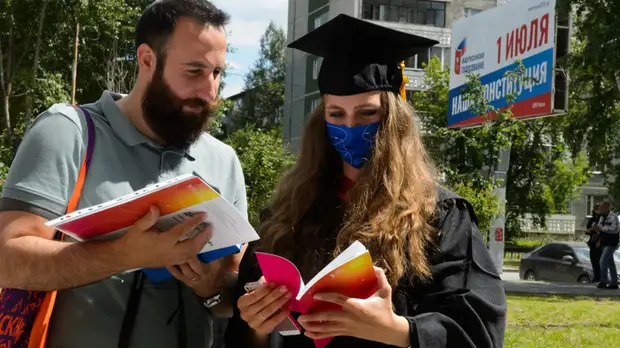 Просто хочет обнулить всё: Инициатива Пескова о сроке годности дипломов вызвала панику