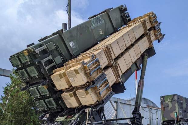 Расчеты ЗРК Patriot на время боя уходят в укрытия