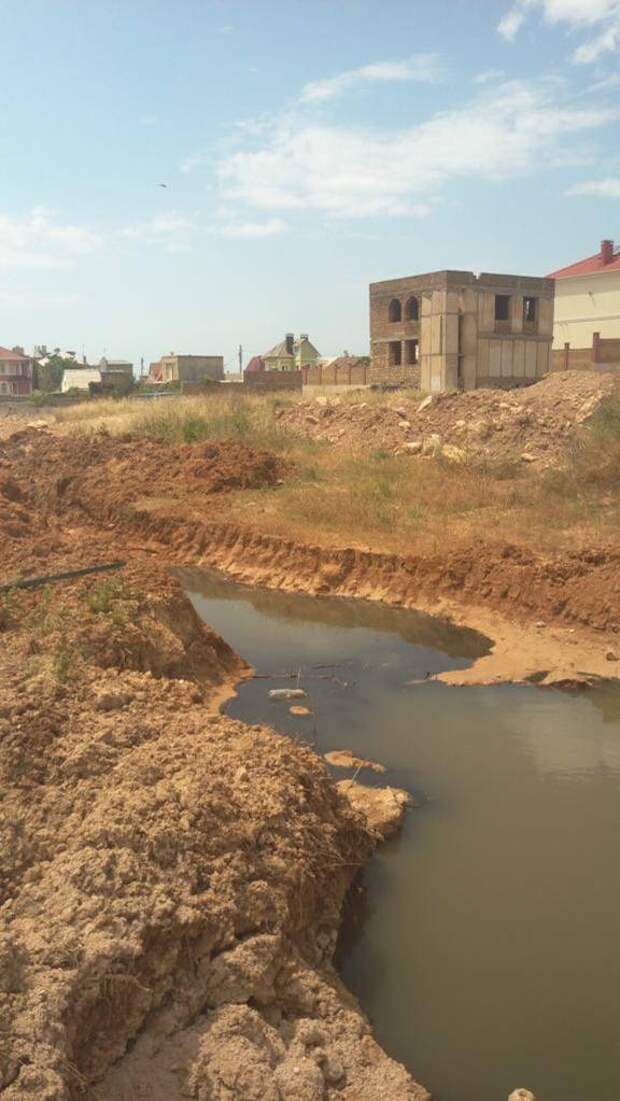 Самый живописный берег в Севастополе отравлен канализационными водами