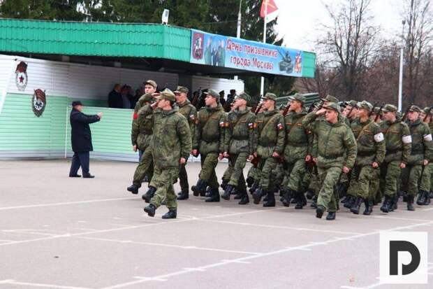 День призывника 2019 на плацу солдаты