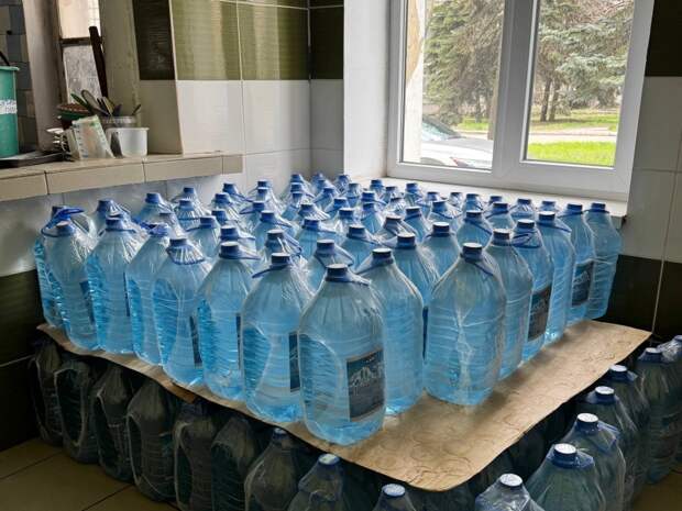 В больницу Макеевки доставили воду из Адыгеи