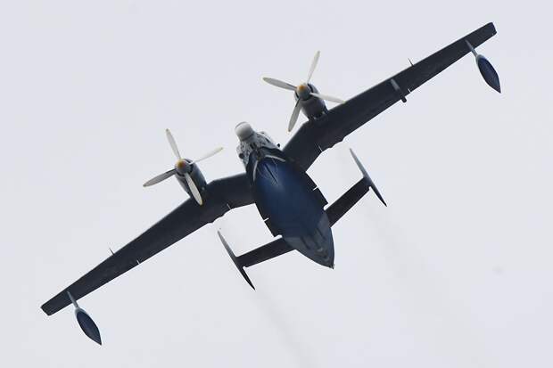 Самолет-амфибия Бе-12 уничтожил БЭК в Черном море, удар сняли на видео