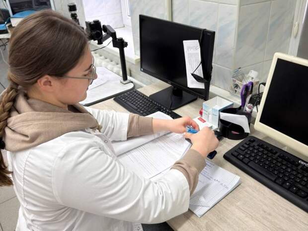 Волонтеры-медики ежедневно помогают врачам и пациентам в медицинских учреждениях Адыгеи