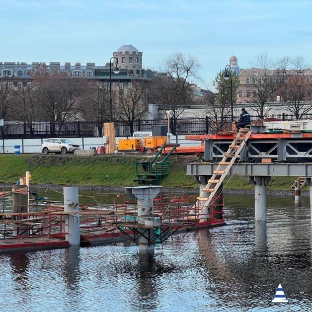 Дублер Кронверкского моста в Петропавловскую крепость готов уже наполовину