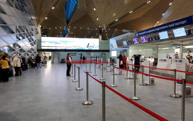 Пулково работает в усиленном режиме из-за непогоды: задержано менее 30 рейсов из 550