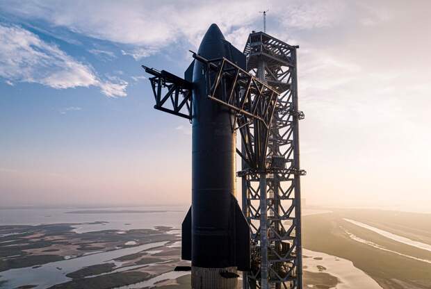 Частная посадка на Луну и охота за квази-спутниками: 2025 год в космосе